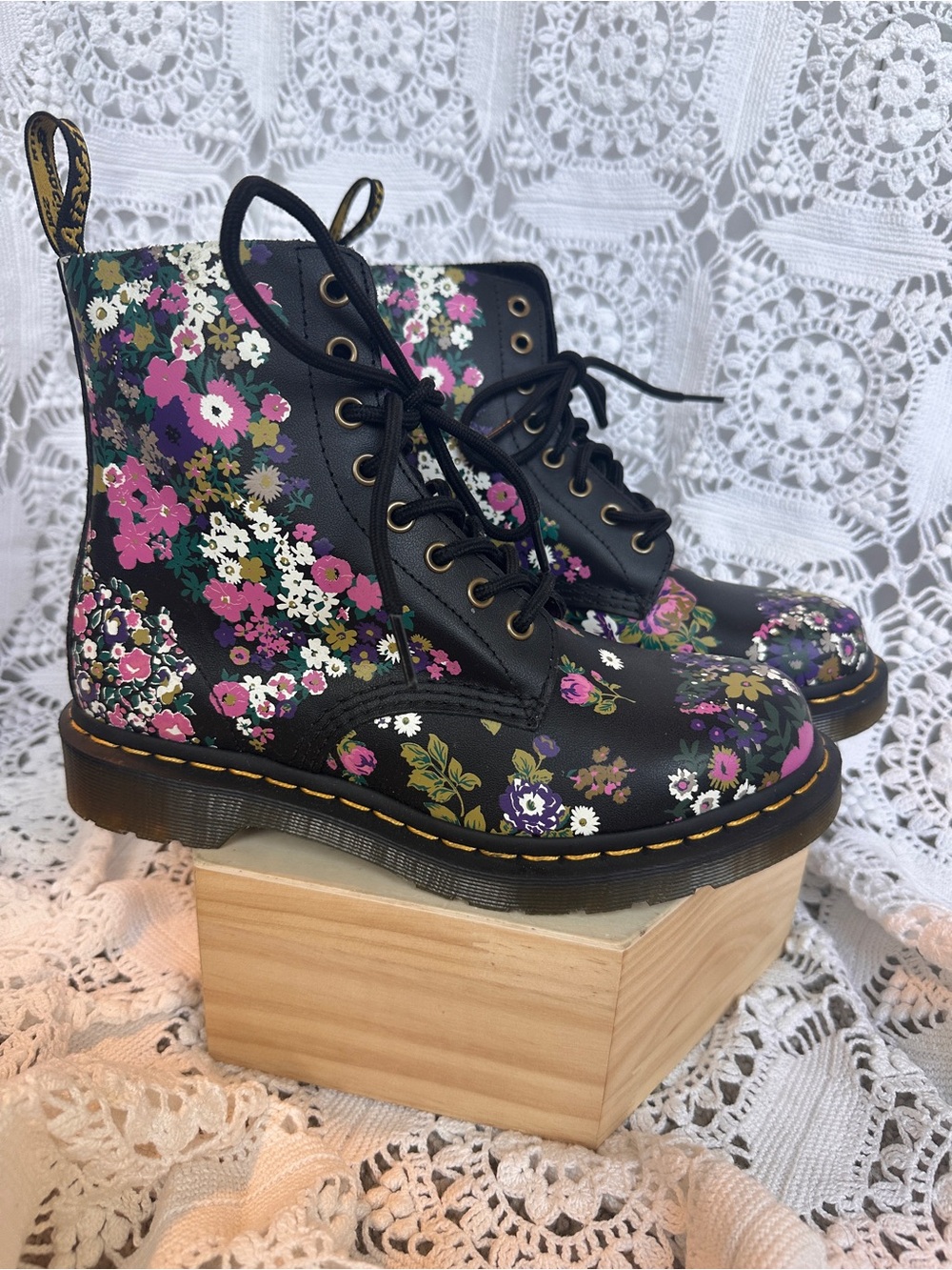 Rare Dr. Martens 1460 Pascal Vintage Floral Leather Boots Women’s Size 8 UK 6